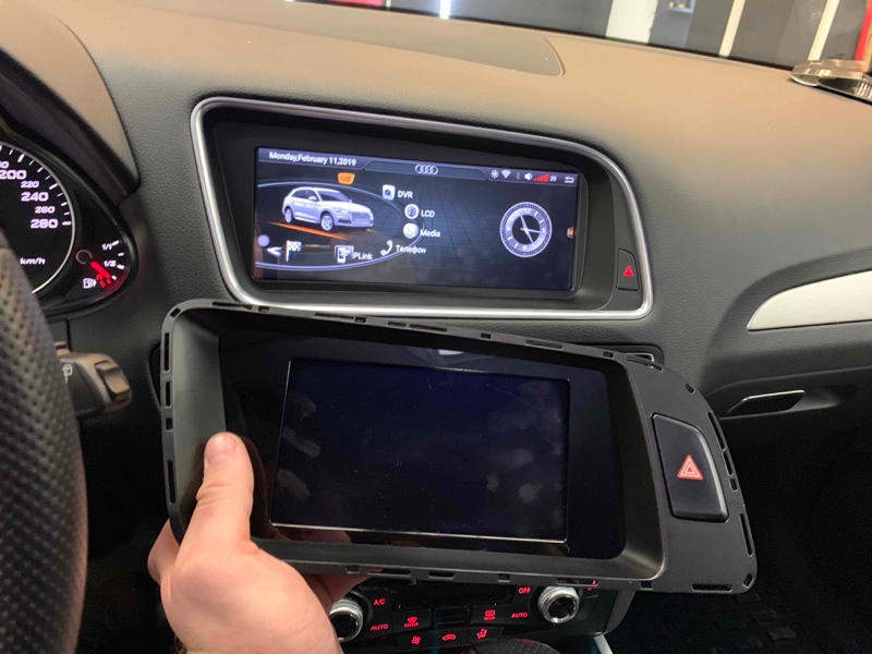 Штатная автомагнитола на Android для Audi Q5 8R с монитором 8.8"